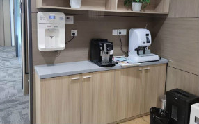 上海锦和中心商务楼选择彩神8888净水器租赁！